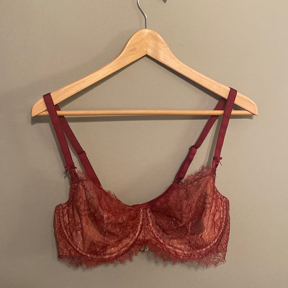 NWOT Victoria Secret Maroon Bra SIZE 36DD
